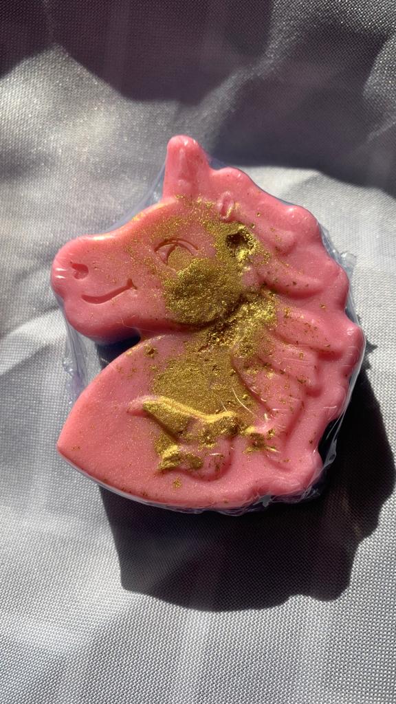 Savon tête de licorne a la fraise