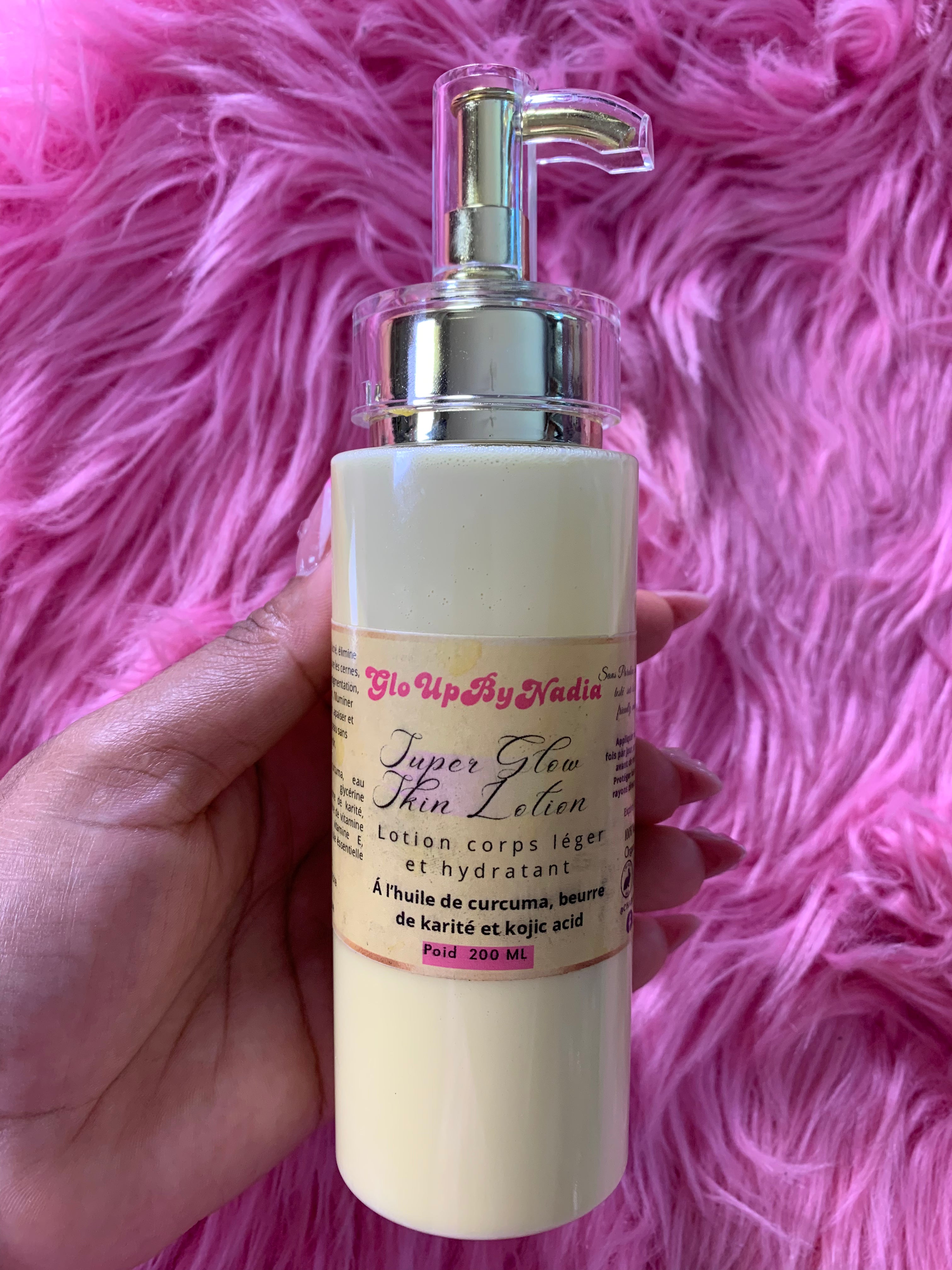 Lait corps curcuma éclaircissant et hydratant.