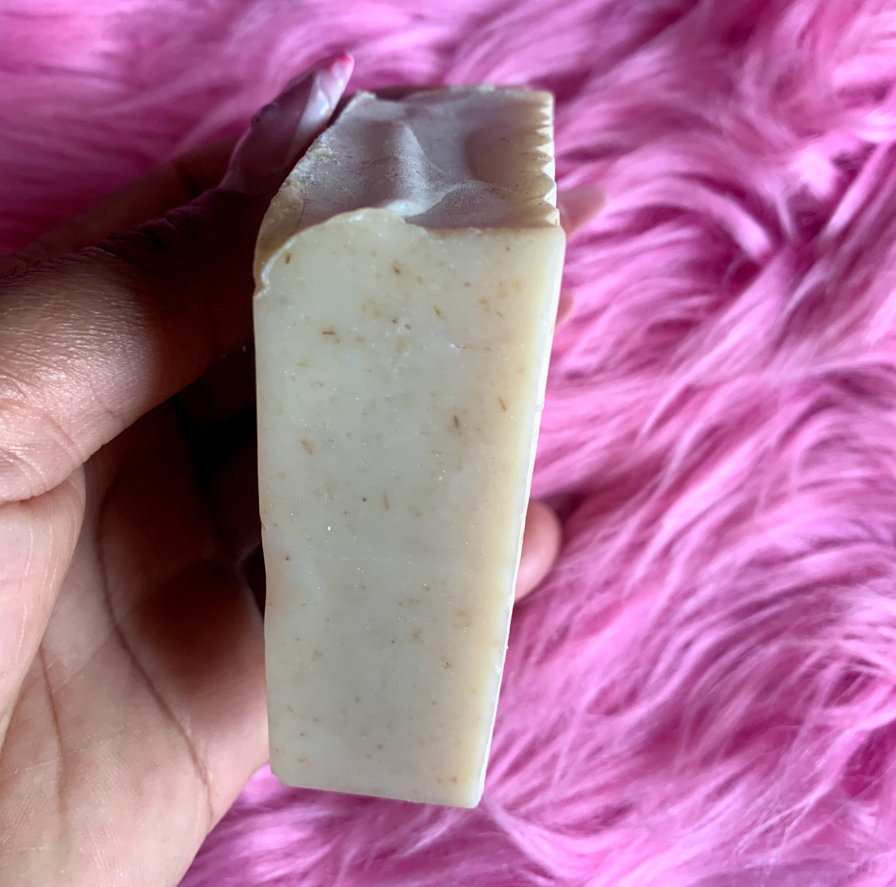 ✨Savon au lait de chevre,miel et flocons davoines pour peaux sensibles✨