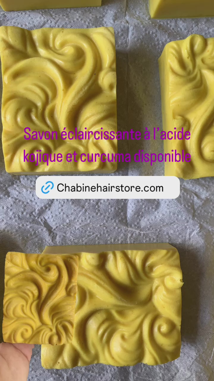 Charger la vidéo : ✨Savon éclaircissante à l’acide kojic et curcuma 🧼✨