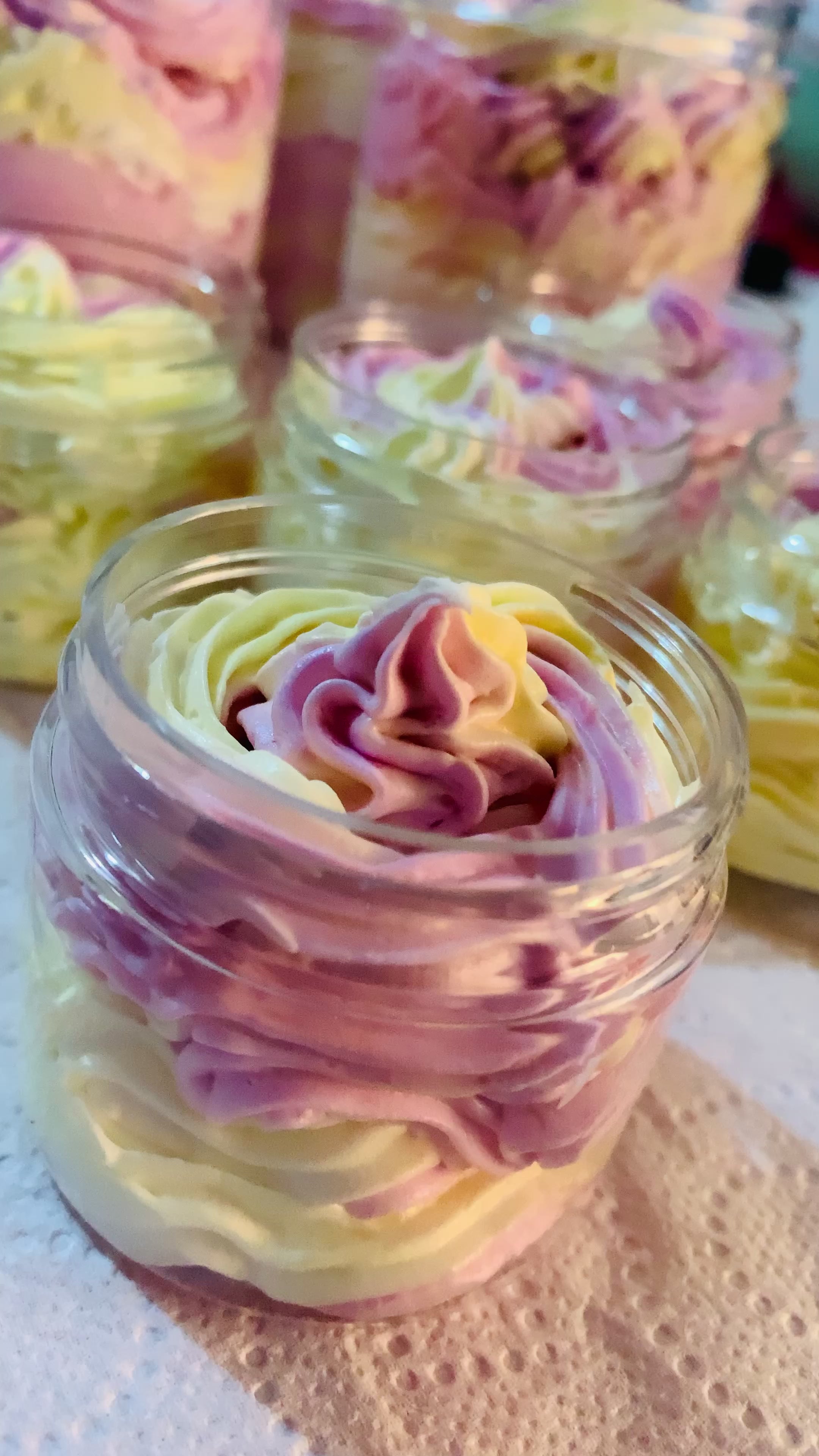 Charger la vidéo : Savon de douche fouetté