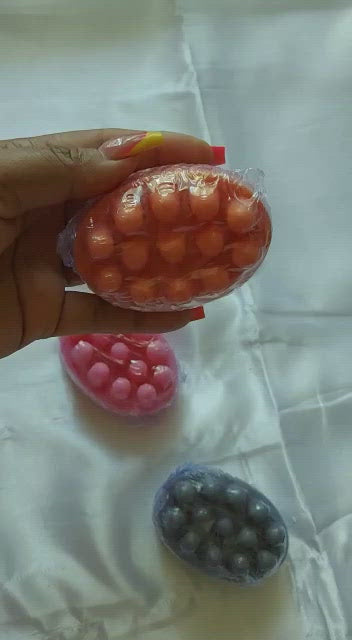 Charger la vidéo : Savons de massage au lait de chevre