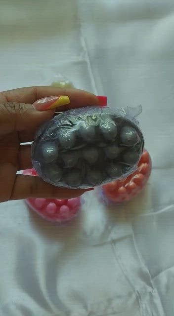 Charger la vidéo : Savons de massage au lait de chevre