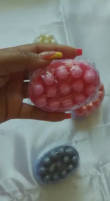 Charger la vidéo : Savons de massage au lait de chevre