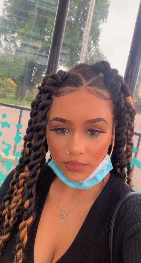 Charger la vidéo : Palettes de blush et highlighter et contour